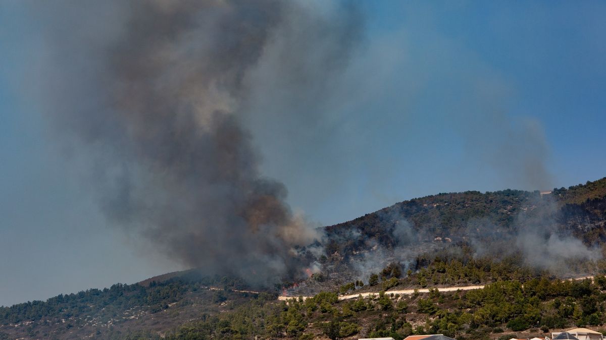 Kvůli střelbě u hranic zuří v Libanonu lesní požáry